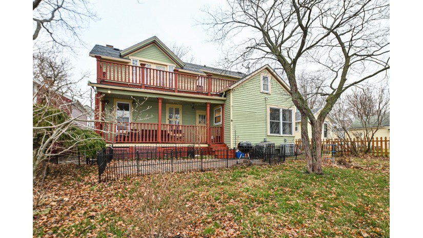 1307 Main St Racine, WI 53403 by Shorewest Realtors $425,000