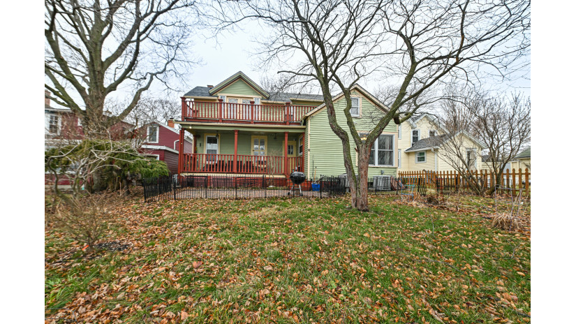 1307 Main St Racine, WI 53403 by Shorewest Realtors $425,000