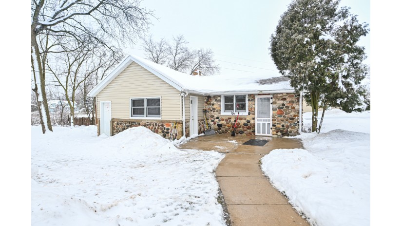 N3495 Olive Rd Geneva, WI 53147 by Shorewest Realtors $224,900