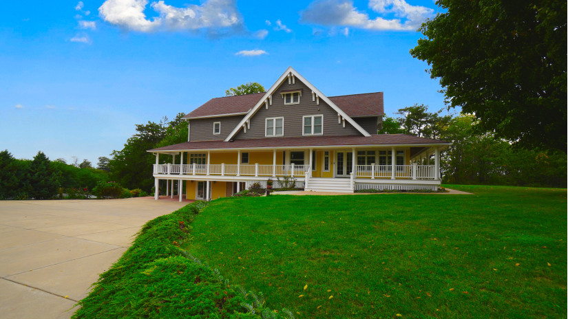 5815 S Calhoun Rd New Berlin, WI 53151 by Shorewest Realtors $1,275,000