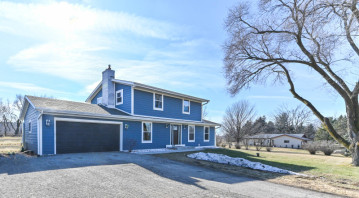 W2315 Swoboda Rd, East Troy, WI 53120-2516