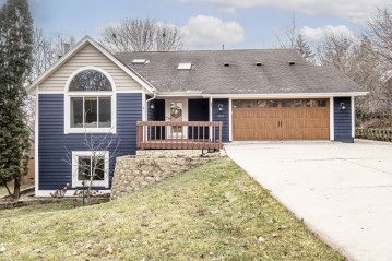 1003 Larchmont Dr, Waukesha, WI 53186-6783