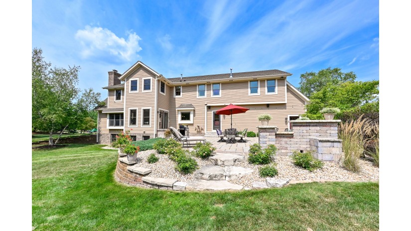 158 Laurel Ct Delafield, WI 53018 by Shorewest Realtors $1,099,000