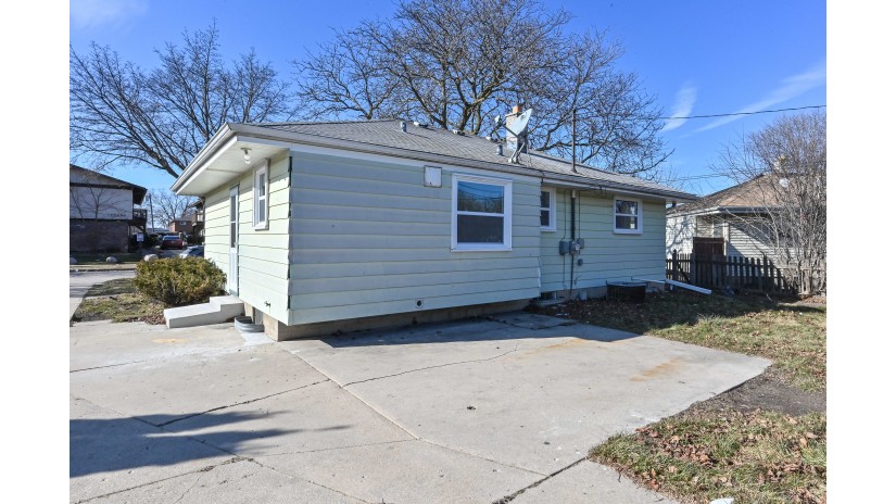6720 N 75th St Milwaukee, WI 53223 by Shorewest Realtors $199,900