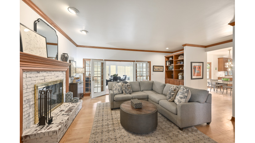 10710 N Briarwood Ct Mequon, WI 53092 by Shorewest Realtors $849,900