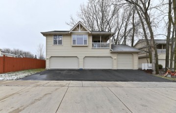 3212 E Donald Ave, Cudahy, WI 53110-3411