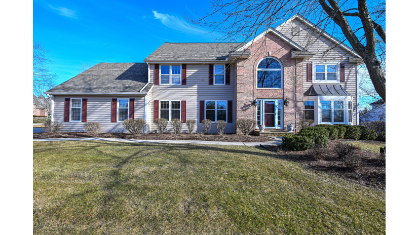 10428 Gazebo Hill Pkwy E Mequon, WI 53092 by Shorewest Realtors $799,900