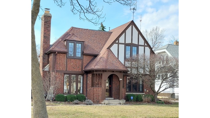 4137 N Morris Blvd Shorewood, WI 53211 by Shorewest Realtors $629,000