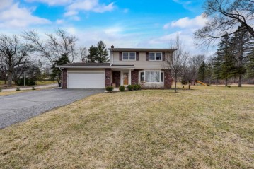 21881 Bonnie Ln, Lannon, WI 53046