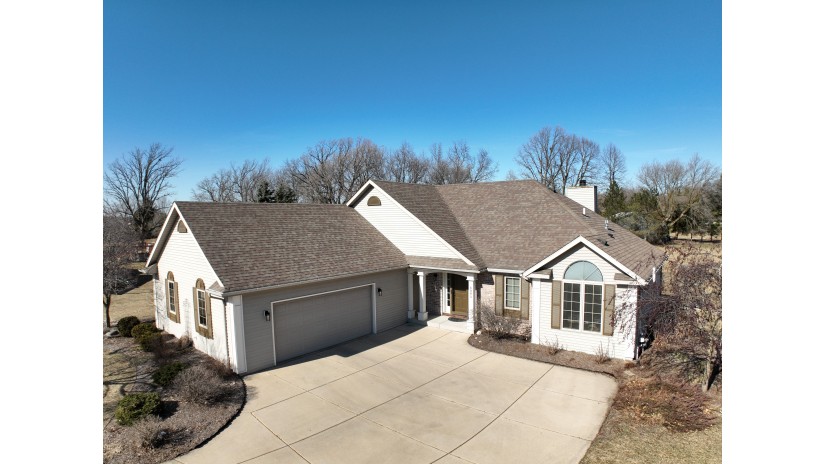 6884 Northvue Ct Newburg, WI 53090 by Shorewest Realtors $399,980