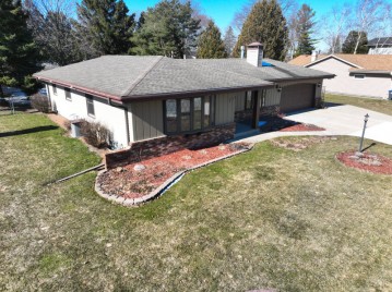 106 Crestwood Dr, Waukesha, WI 53188-4510