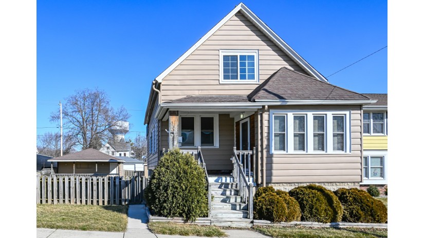 1228 Missouri Ave South Milwaukee, WI 53172 by Shorewest Realtors $199,900