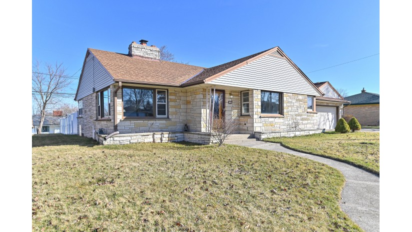 1320 Sherman Ave South Milwaukee, WI 53172 by Shorewest Realtors $284,000