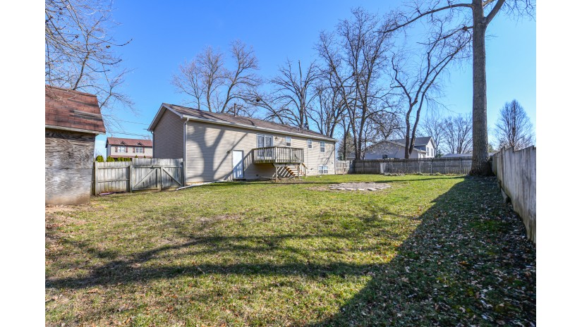 W825 Florence Rd Bloomfield, WI 53128 by Shorewest Realtors $279,900