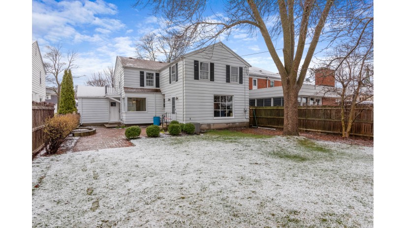 4843 N Ardmore Ave Whitefish Bay, WI 53217 by Shorewest Realtors $585,000