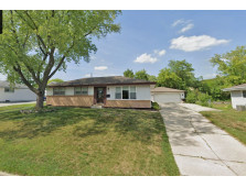 N86W14836 Rozanne Dr, Menomonee Falls, WI 53051-3200