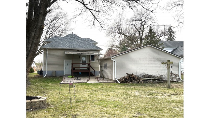 314 Lincoln Ave Reeseville, WI 53579 by Shorewest Realtors $190,000