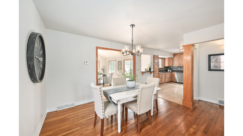 4762 N Elkhart Ave Whitefish Bay, WI 53211 by Shorewest Realtors $449,900