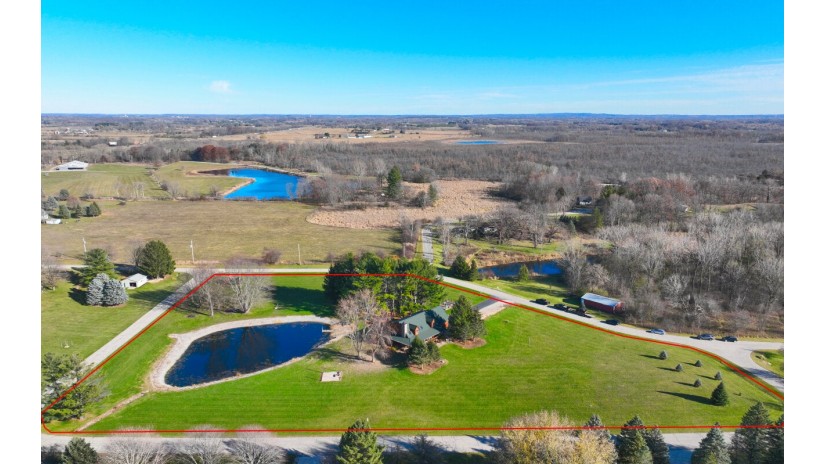 N6121 Country View Ln Concord, WI 53178 by Shorewest Realtors $895,000