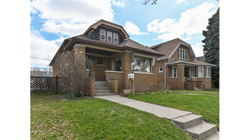 3154 S 7th St Milwaukee, WI 53215 by Shorewest Realtors $224,900