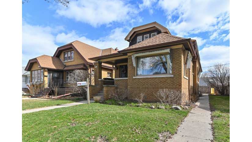 3154 S 7th St Milwaukee, WI 53215 by Shorewest Realtors $224,900