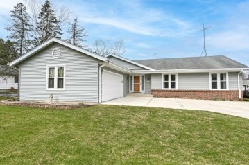 4201 S 97th St, Greenfield, WI 53228-2111