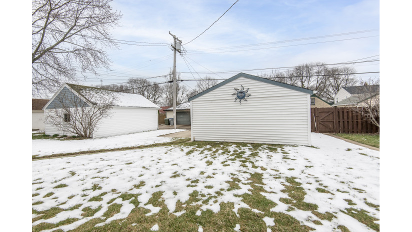 3745 N 86th St Milwaukee, WI 53222 by Shorewest Realtors $189,900