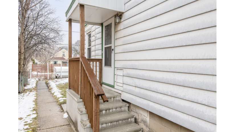 2769 N 87th St Milwaukee, WI 53222 by Shorewest Realtors $199,900