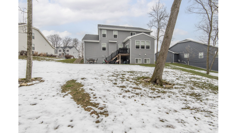 715 Bennett Dr Waukesha, WI 53189 by Shorewest Realtors $565,000