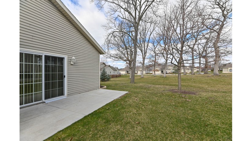 5322 S Butterfield Way Greenfield, WI 53221 by Shorewest Realtors $349,900