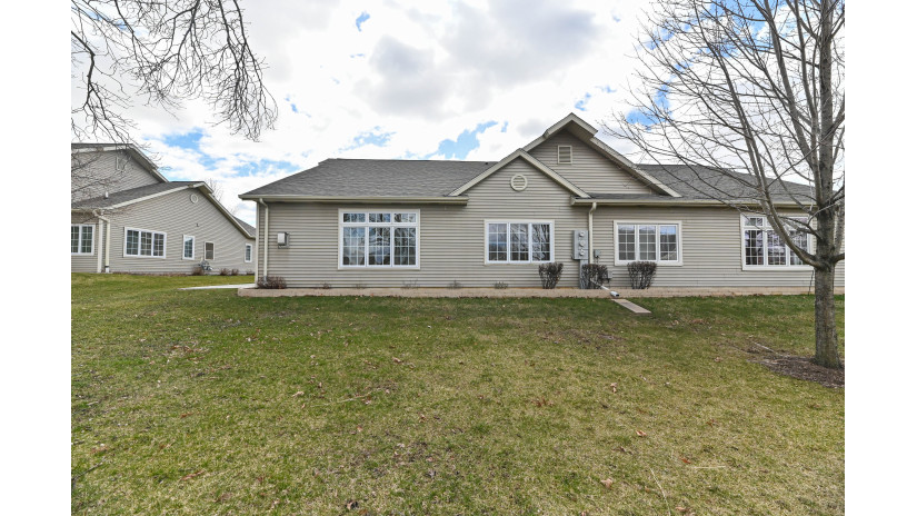 5322 S Butterfield Way Greenfield, WI 53221 by Shorewest Realtors $349,900