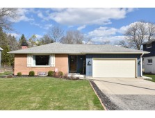 214 S Highland Ave, Thiensville, WI 53092