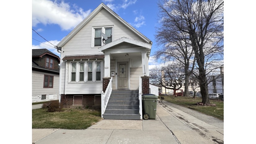 2722 S 20th St Milwaukee, WI 53215 by Shorewest Realtors $100,000