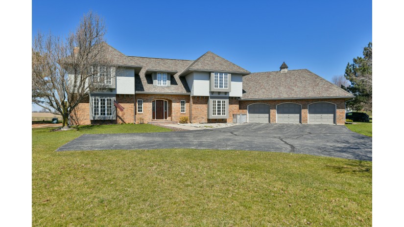 2134 Blue Heron Dr Delavan, WI 53115 by Shorewest Realtors $1,025,000