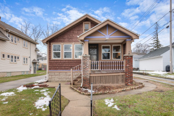 220 N 59th St, Milwaukee, WI 53213-4206