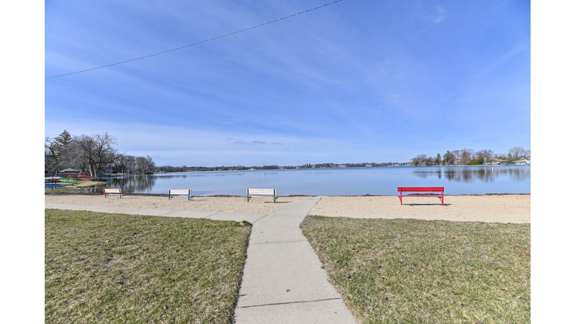 30124 Mound Dr Burlington, WI 53105 by Shorewest Realtors $399,000