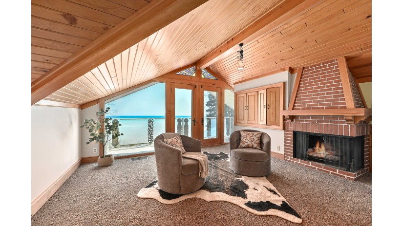 6990 N Barnett Ln Fox Point, WI 53217 by Shorewest Realtors $1,575,000