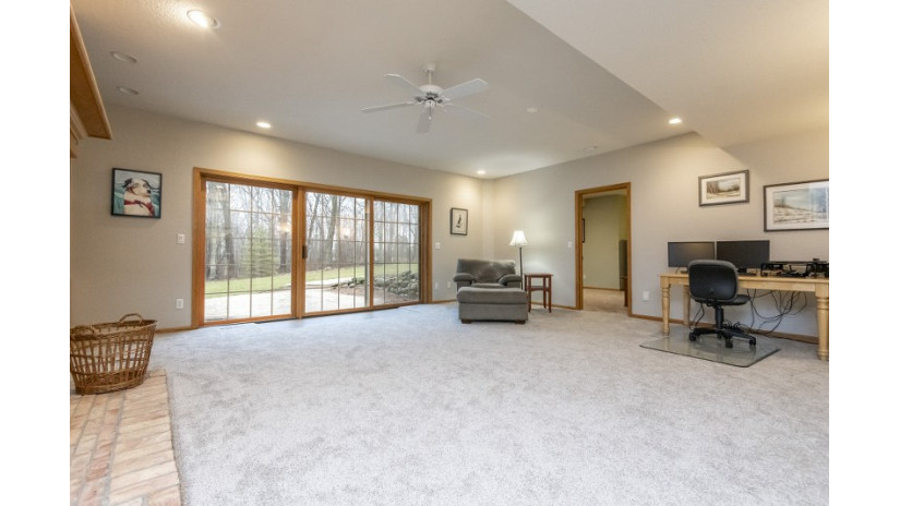 W232S5930 Charles Dr Waukesha, WI 53189 by Shorewest Realtors $795,000