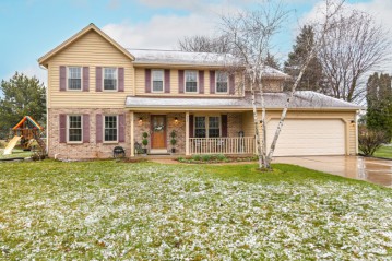 8480 S 68th St, Franklin, WI 53132-8226