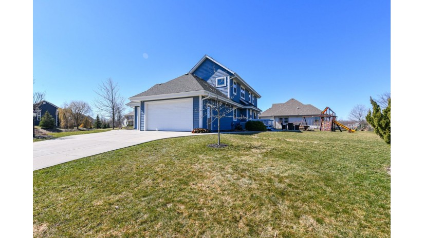 N61W13456 Cattail Ct Menomonee Falls, WI 53051 by Shorewest Realtors $699,000