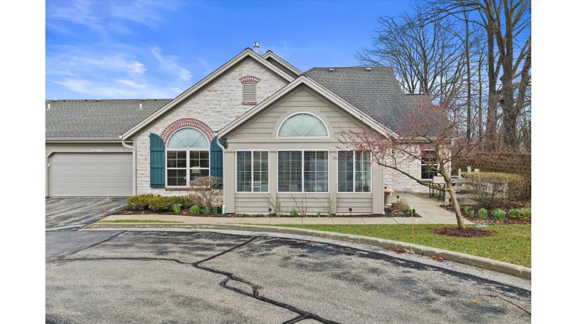 N68W15497 Tartan Cir 327 Menomonee Falls, WI 53051 by Shorewest Realtors $399,900