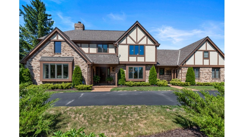 10506 N Riverlake Dr Mequon, WI 53092 by Shorewest Realtors $899,000