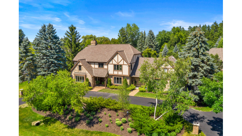 10506 N Riverlake Dr Mequon, WI 53092 by Shorewest Realtors $899,000