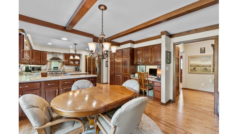 10506 N Riverlake Dr Mequon, WI 53092 by Shorewest Realtors $899,000