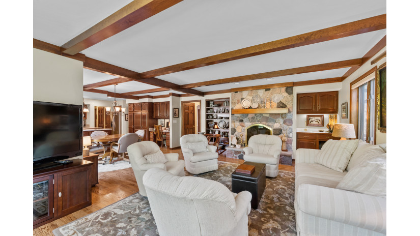 10506 N Riverlake Dr Mequon, WI 53092 by Shorewest Realtors $899,000