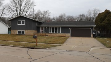 1018 Glenview Dr, Manitowoc, WI 54220