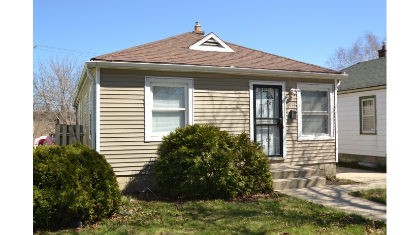 4344 N 36th St Milwaukee, WI 53216 by Shorewest Realtors $99,900