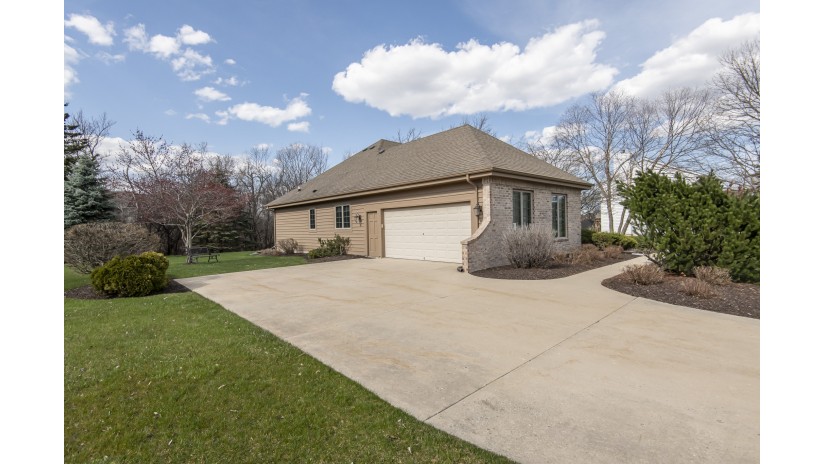 3271 S Highpointe Dr New Berlin, WI 53151 by Shorewest Realtors $524,900