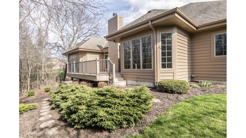 3271 S Highpointe Dr New Berlin, WI 53151 by Shorewest Realtors $524,900