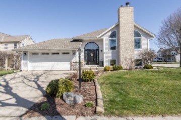 1256 River Place Blvd, Waukesha, WI 53189